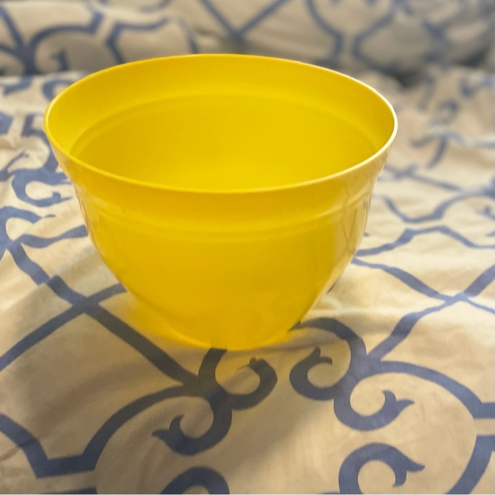 💛 NWT Yellow 10” Planter Flower Pot 💛 - Picture 3 of 8